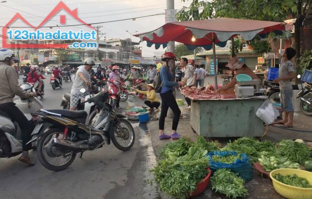 KẸT TIỀN LÀM ĂN, SANG GẤP 1.200M2 ĐẤT NGAY THỊ XÃ, SÁT KCN BECAMEX, DÂN RẤT ĐÔNG.GIÁ 310T - 2