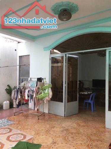 Bán nhà cấp 4 đường 18, Linh Trung hẻm xe hơi, dt 130m2, giá 5,45 tỷ