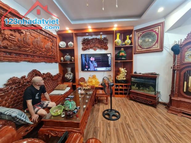 - bán căn nhà  hoàng ngân thanh xuân 46m gíá 6,9 tỷ ô tô đỗ cửa. - 2