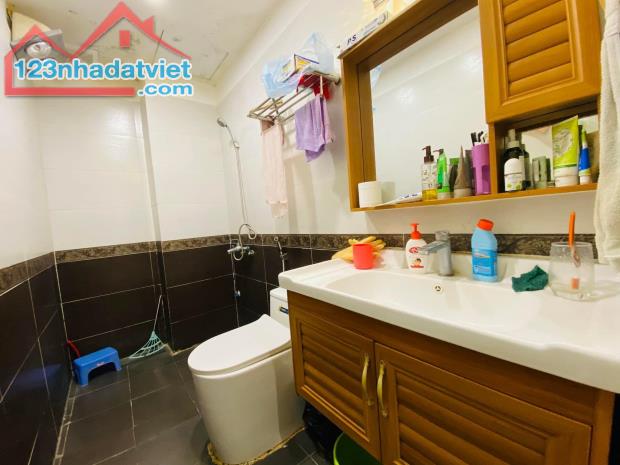 - bán căn nhà  hoàng ngân thanh xuân 46m gíá 6,9 tỷ ô tô đỗ cửa. - 4