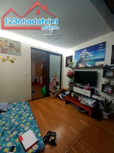 - bán căn nhà  hoàng ngân thanh xuân 46m gíá 6,9 tỷ ô tô đỗ cửa. - 5