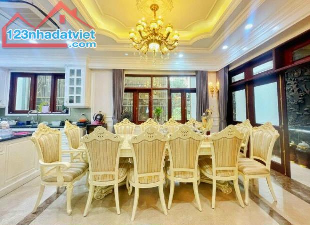 Tôi bán biệt thự BT7 BT8 KĐT Việt Hưng cạnh công viên 200m2 chỉ 30.99 tỷ. LH 0989.62.6116 - 1