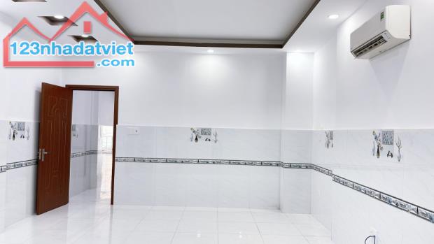 Bán gấp nhà Tân Bình, giá 30 tỷ, dt 170m2, đường 8m, gần Phổ Quang. - 3