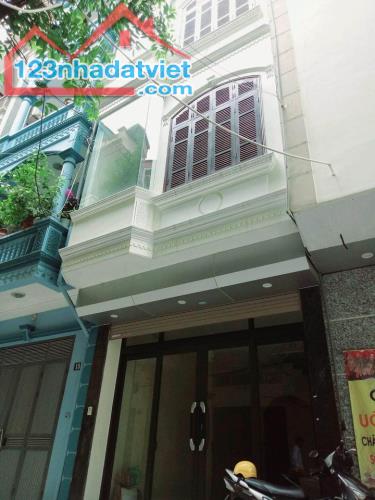 Bán nhà gần trường Tiểu học Mai Động Dt 42m Mt 4m Giá 4,5 tỷ Lh 0886631856