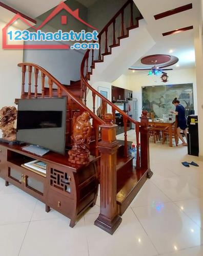 Bán nhà gần trường Tiểu học Mai Động Dt 42m Mt 4m Giá 4,5 tỷ Lh 0886631856 - 1
