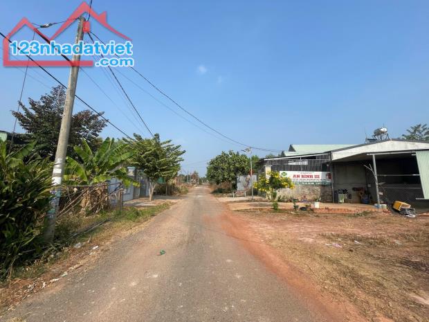 1000M2 ĐẤT TP.ĐỒNG XOÀI MẶT TIỀN GẦN TRƯỜNG HỌC 270TR