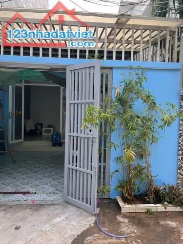 Nhà mặt tiền hẻm xe hơi, gần đường lớn 84m2 - 5.2 tỷ thị trấn Nhà Bè