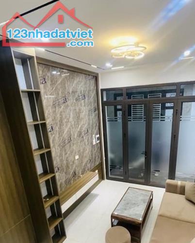 Bán căn hộ tập thể 3 phòng ngủ tầng 1 phố Lương Định Của, quận Đống đa giá 3.88 tỷ (TL)