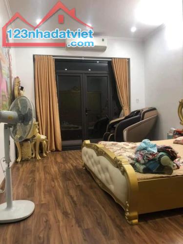 Bán nhà Trần Quốc Hoàn 50m – 5 Tầng – Ô tô vào nhà – 12 tỷ . - 1