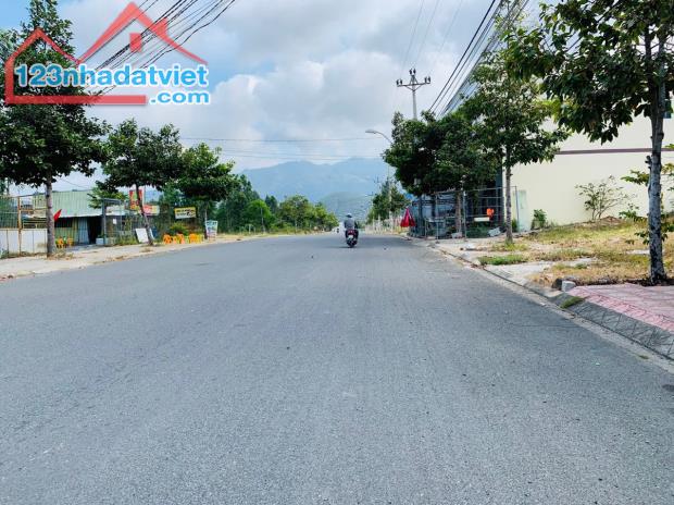 Bán đất mặt tiền đường Phong Châu, Vĩnh Thái, Nha Trang