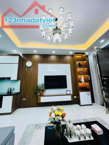 Bán nhà Tây Hồ 33m2 MỚI Ô tô tô7 chỗ Vào nhà - GẦN ĐƯỜNG ĐÔI 40M TẶNG toàn bộ nội thất giá