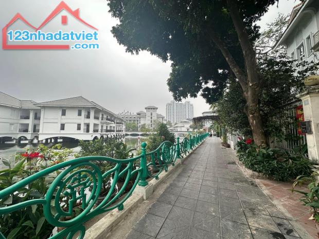Bán siêu phẩm Từ Hoa - 2 mặt tiền - oto - view hồ Tây ks 5* - sân vườn rợp bóng cây - 4