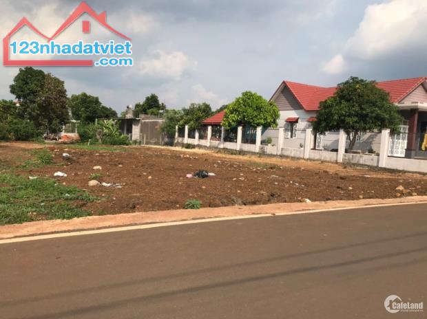 .    LÔ GÓC 2 MẶT TIỀN 1000m2 NHÀ TÔI BÁN 310 TRIỆU, SHR, SÁT CHỢ BUÔN BÁN ĐƯỢC - 1