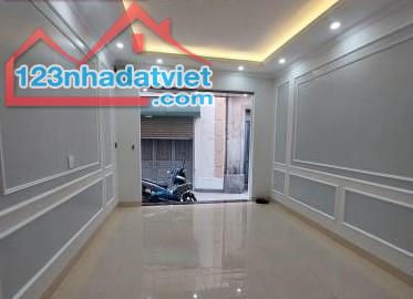 BÁN GẤP NHÀ ĐẸP, 2 TẦNG, 45M2, HẺM 60 LÂM VĂN BỀN, QUẬN 7, TẶNG NỘI THẤT, GIÁ RẺ - 1