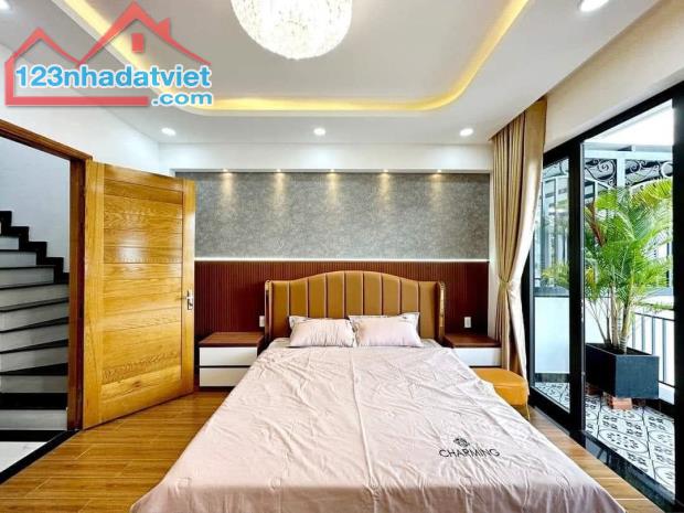 Chính chủ cần tiền bán gấp nhà Nguyễn Chí Thanh, P.12, Quận 5. Giá 2tỷ860. Hẻm ô tô. DT48m - 2