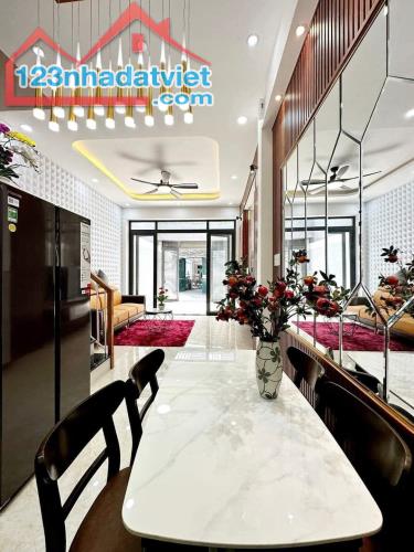 Chính chủ cần tiền bán gấp nhà Nguyễn Chí Thanh, P.12, Quận 5. Giá 2tỷ860. Hẻm ô tô. DT48m - 4