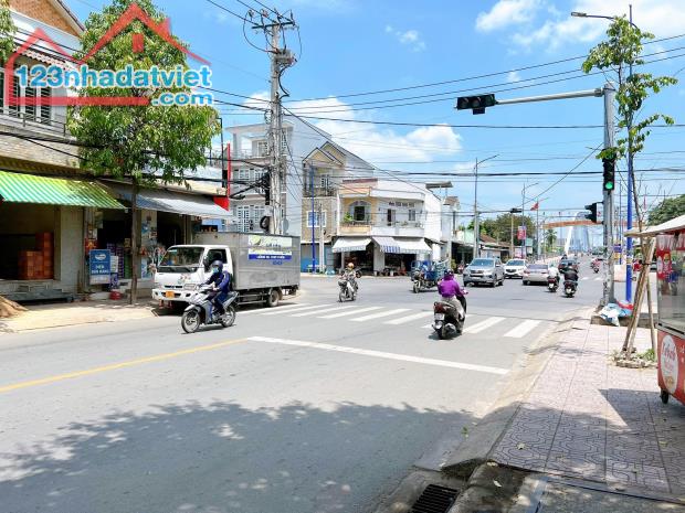 Bán nhà mặt tiền đường Đặng Văn Trơn, phường Hiệp Hoà. Giá 10,9 tỷ thương lượng.