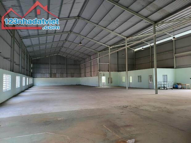 Cho thuê 1.300m2 KHO XƯỞNG mới Thuận An Gía : 50 triệu - 3