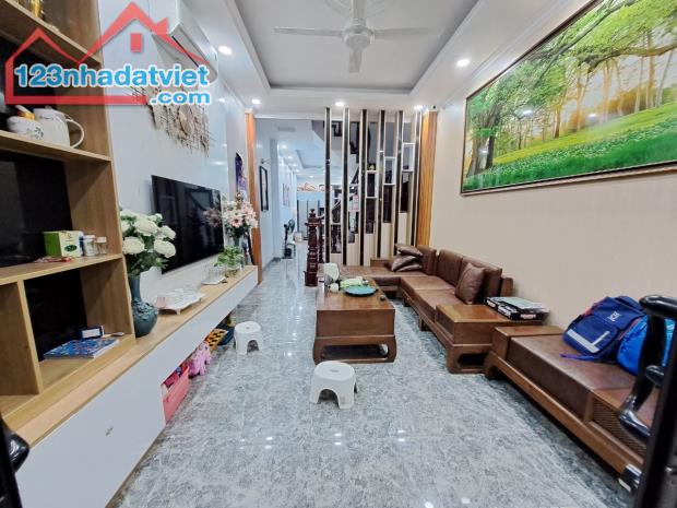 Bán nhà Lai Xá 50m x4Tầng Lô Góc Ô tô cực gần 2 mặt thoáng sáng tự nhiên Giá 4