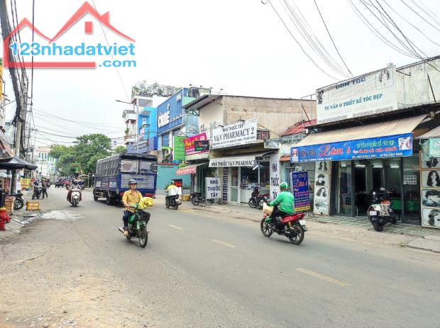 MẶT TIỀN CÁCH CHỢ BÌNH TRỊ ĐÔNG 200M, 6x32M, DT 20TR/THÁNG, KHU VỰC SUNG