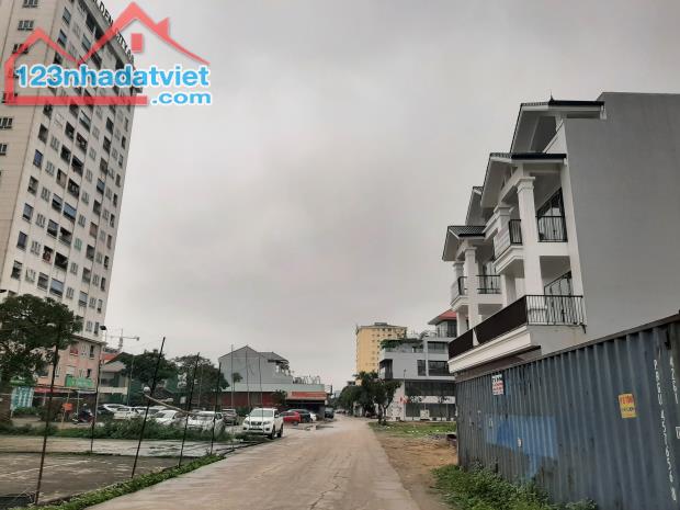 Bán lô đất kinh doanh mặt đường Lý Tự Trọng, tp. Vinh. Vị trí đối diện 4 tòa Golden City 6 - 1