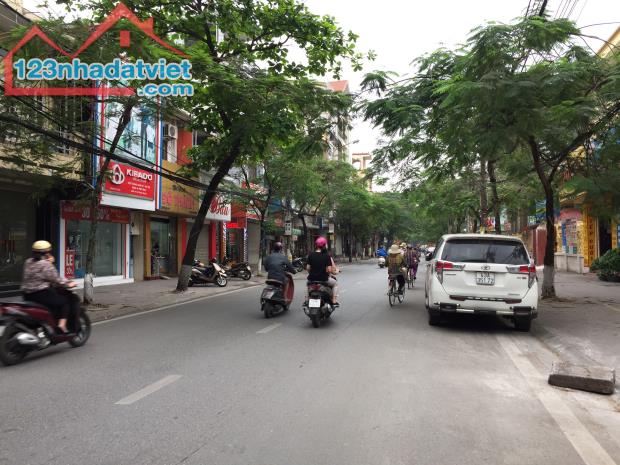 Nhà mặt đường Chu Văn An, vị trí đẹp , kinh doanh cực tốt - Phan Đức BĐS