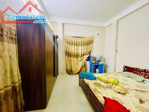 cần bán nhà thanh lãm , hà đông 38m gíá 3.55 tỷ ô tô đỗ gần nhà .