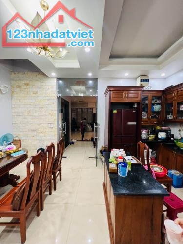 TRẦN KIM XUYẾN PHÂN LÔ VỈA HÈ KINH DOANH Ô TÔ TRÁNH THANG MÁY 5 T MT 6M DT 80 M 26 TỶ. - 2