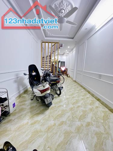 Bán nhà ngõ 353 An Dương Vương 35m2 mới tinh, Ô tô đỗ cửa MT 4.5m 5 tầng, LÔ GÓC 3 thoáng