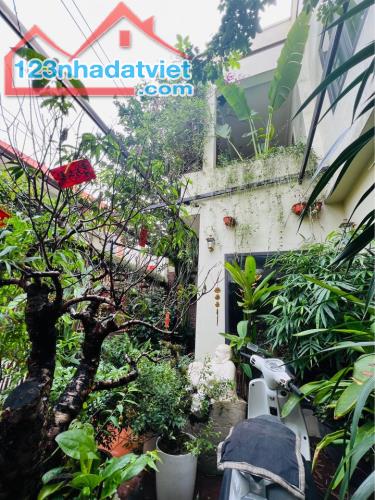 Bán nhà vườn 2 tầng đẹp phường Lê Mao ngõ Hồng Bàng gần Vinhomes Quang Trung, TP Vinh