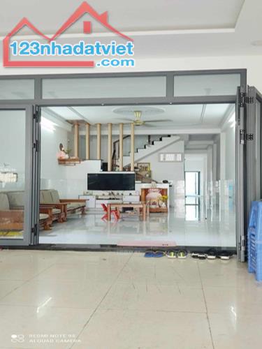 Bán nhà MT kinh doanh Nguyển Thị Thơi, Hiệp Thành, Q12, 94m2, 2 tầng, giá rẻ̉ - 1