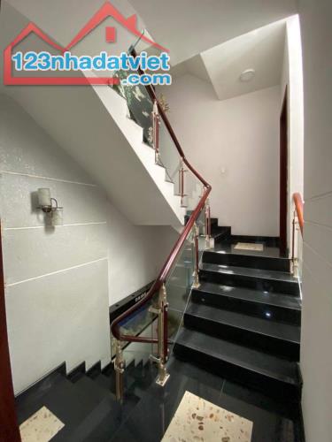 Nhà HXH Ba Tháng Hai, 64m2, 6 phòng ngủ, nở hậu tài lộc, ngay Học viện HCQG - 1