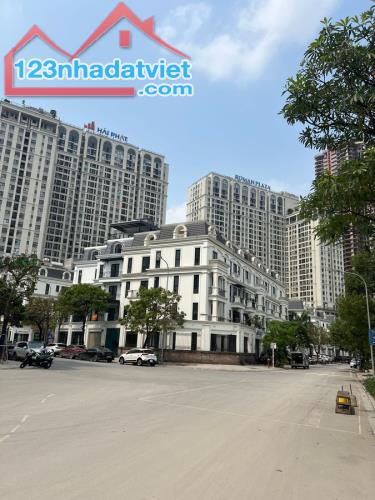 Bán nhà Phân lô, LK Tố Hữu, Hà Đông, 174m, 5T, mt: 28m, 34,5 tỷ. Lô góc, 4 ôtô tránh, than