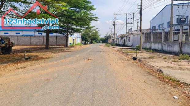 bán kho xưởng GIÁ ĐẦU TƯ diện tích 10.500m2 thuộc Đức Hòa, Long An giá 70 tỷ