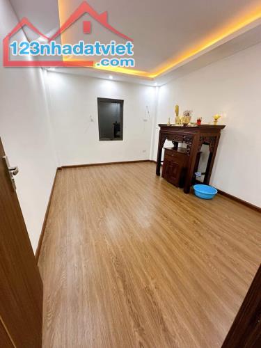 Bán Nhà gấp Định công Hạ , DT 40m2 , giá hơn 5 Tỷ , o to vào nhà , kinh doanh - 4