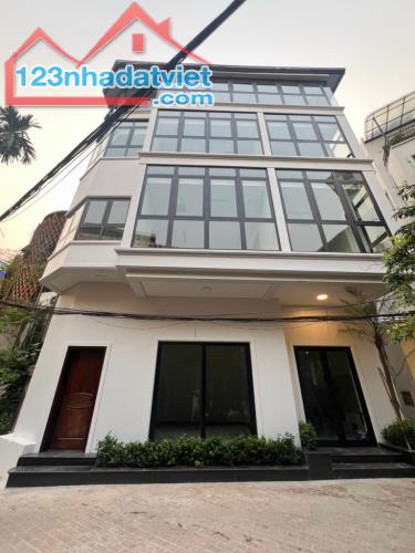 Bán nhà mặt phố Trần Hưng Đạo hoàn kiếm lô góc 3 mặt thoáng có thang máy giá 32 tỷ