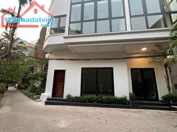 Bán nhà mặt phố Trần Hưng Đạo hoàn kiếm lô góc 3 mặt thoáng có thang máy giá 32 tỷ - 1