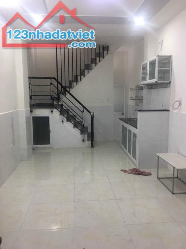 Bán nhà Vườn Lài, Tân Bình, nhỉnh 2tỷ, 23m2, sát mặt tiền, đang cho thuê 7tr/th