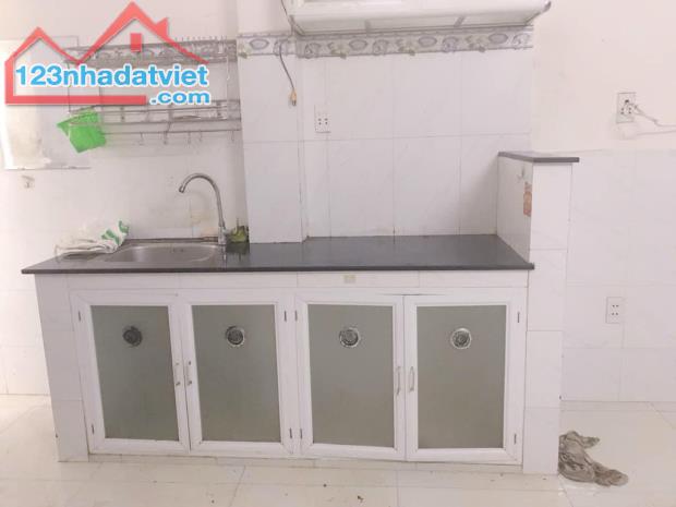 Bán nhà Vườn Lài, Tân Bình, nhỉnh 2tỷ, 23m2, sát mặt tiền, đang cho thuê 7tr/th - 3