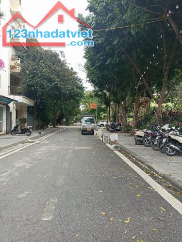 Cho thuê nhà Cổ Linh, Phố Trạm view vườn hoa, Kinh doanh VP vỉa hè rộng