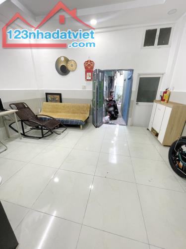 Nhà mới 3 tầng hẻm 779 đường Hưng Phú P9Q8 - 1