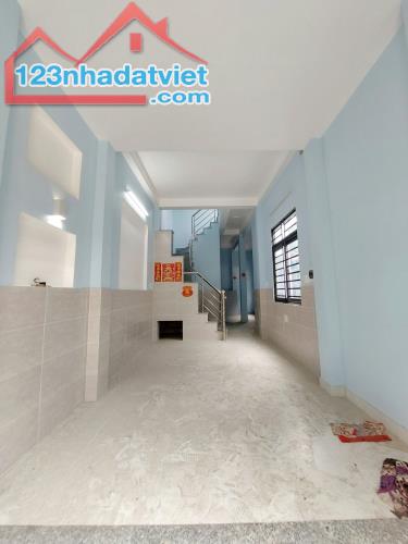 Cho thuê NNC xây mới 3 tầng gần chợ Nguyễn Chế Nghĩa P13.Q8. Giá 11 triệu - 1