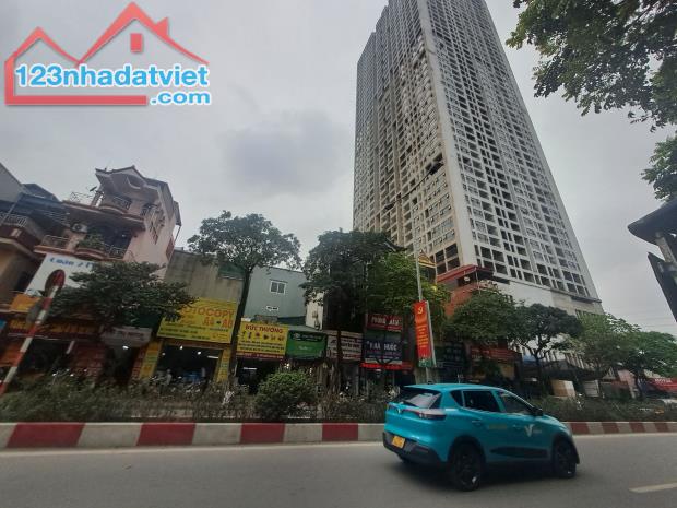Bán nhà 50m2 sổ mặt đường đôi gần ngã tư Vạn Phúc - Tố Hữu trung tâm kinh doanh ngày đêm