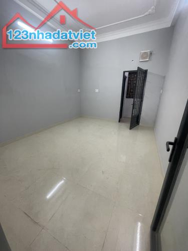 NGAY NGÃ 4 HÀNG XANH - NHÀ ĐẸP HẺM Ô TÔ - SỔ A4 - 54M2 - 3 TẦNG - 7,3 TỶ - 1