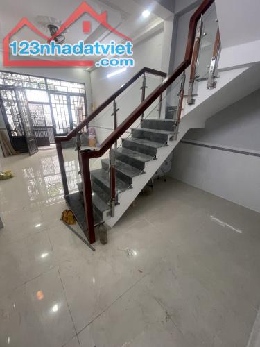 NGAY NGÃ 4 HÀNG XANH - NHÀ ĐẸP HẺM Ô TÔ - SỔ A4 - 54M2 - 3 TẦNG - 7,3 TỶ - 4