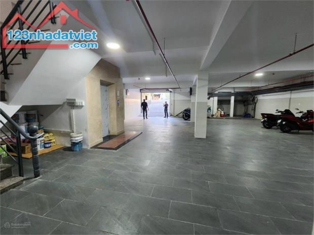 Cho thuê toà nhà 485 Phạm Văn Bạch, P15, Tân Bình, DT 2.500m2 - giá 300 triệu - 2