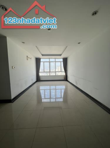 Cần Cho thuê căn hộ Giai Việt Quận 8, Dt : 150m2, 3PN, 2WC, Giá : 12.800 tr/th