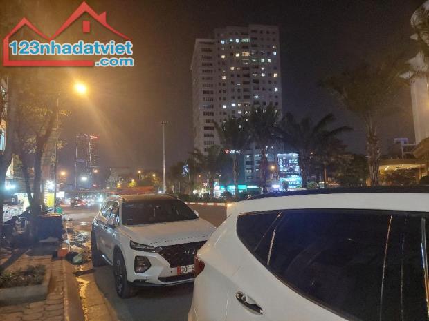 Bán nhà mặt phố Văn Cao tây hồ 6 tầng thang máy cách mặt hồ tây 50 m