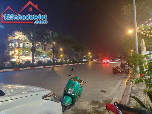 Bán nhà mặt phố Văn Cao tây hồ 6 tầng thang máy cách mặt hồ tây 50 m - 1