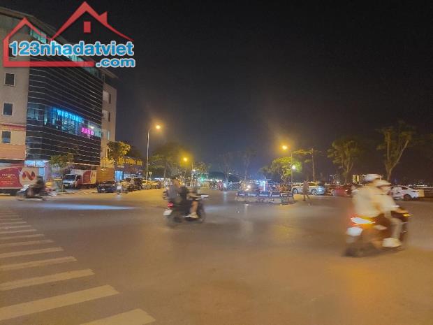 Bán nhà mặt phố Văn Cao tây hồ 6 tầng thang máy cách mặt hồ tây 50 m - 2